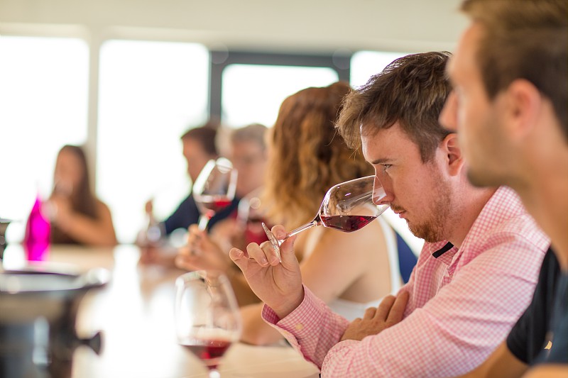 Dégustation crus des Côtes du Rhône © Thomas O'Brien