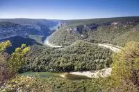 Randonnée en Côtes du Rhône Ardéchoises © Bernard Favre